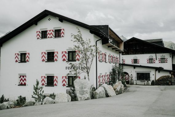 Traditionelle Hochzeit im Jagdschloß Kühtai in den Tiroler Bergen