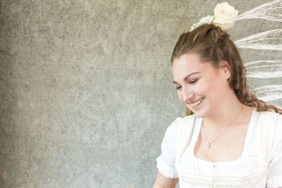 Romantische Trachtenhochzeit  vor Schloss Laxenburg am See
