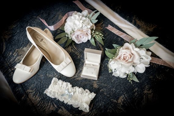 Romantische Trachtenhochzeit  vor Schloss Laxenburg am See