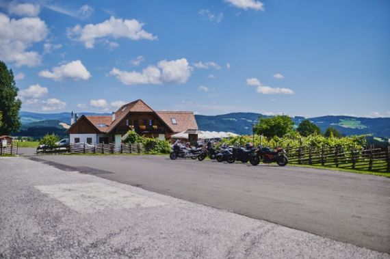 Hochzeitsreportage in Steiermark: Bratlalm Wenigzell