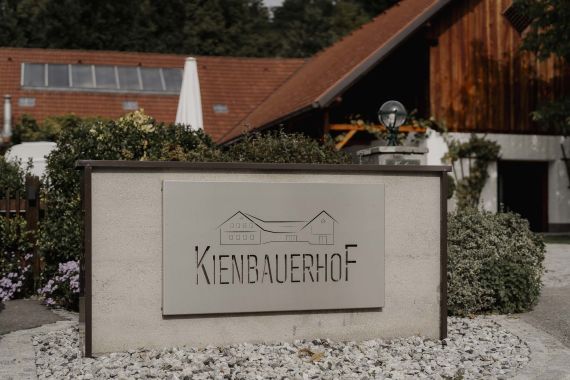 Moderne Herbsthochzeit in Oberösterreich