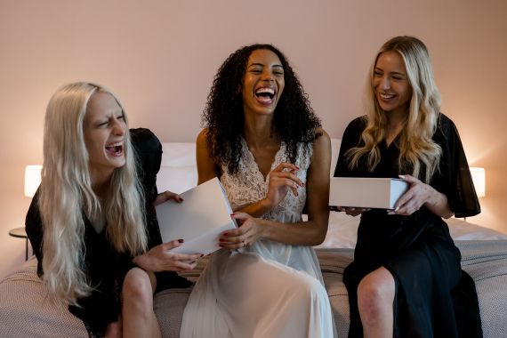 Celebrate Love: Bridal Party mit den Braut-Freundinnen