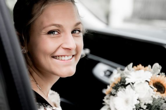 Klassische Hochzeit mit viel Liebe & Spaß