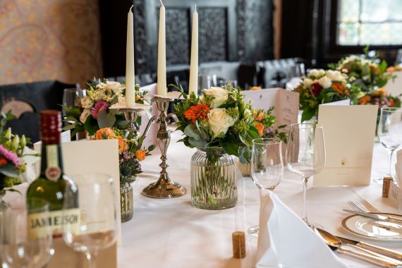 Super schöne Hochzeit in Salzburg im Schloss Mönchstein