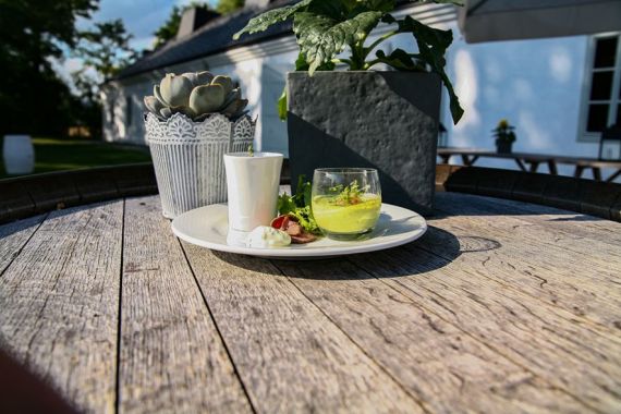 Therese & Atahan im Weingut Esterhazy