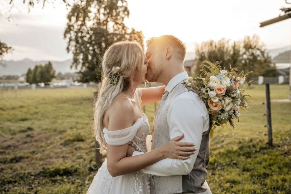 Berührende Hochzeit im Kulturstadl Maria Rojach mit großartiger Party