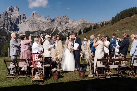 Almliebe in Filzmoos: Intime Traumhochzeit von Kim & Jeremias