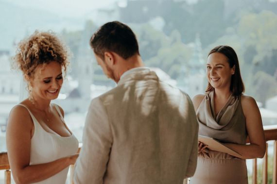 Heiraten in der Stadt Salzburg mit Blick auf die Festung Hohensalzburg
