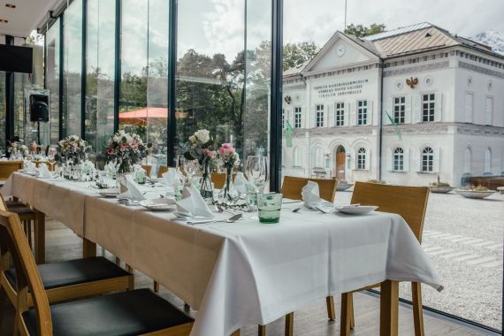 Moderne Hochzeit im Restaurant 1809 Bergisel Innsbruck
