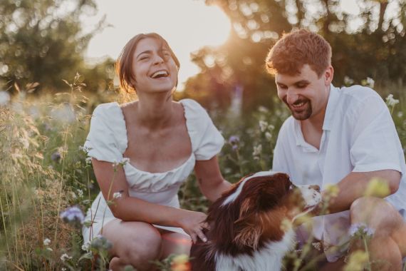 Sommerliches Paarshooting mit Hund