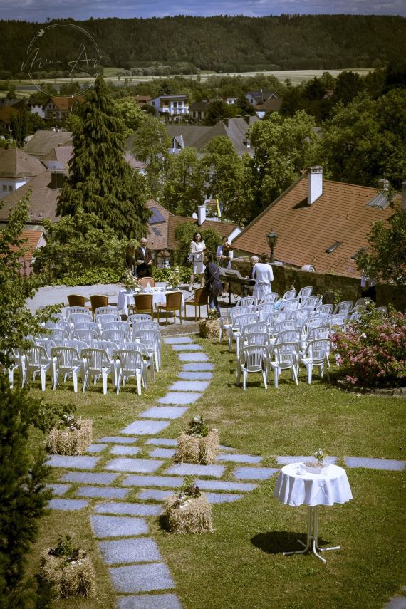 Trachten-Hochzeit - Bräutigam & Bräutigam hab sich das Ja-Wort im Waldviertel.