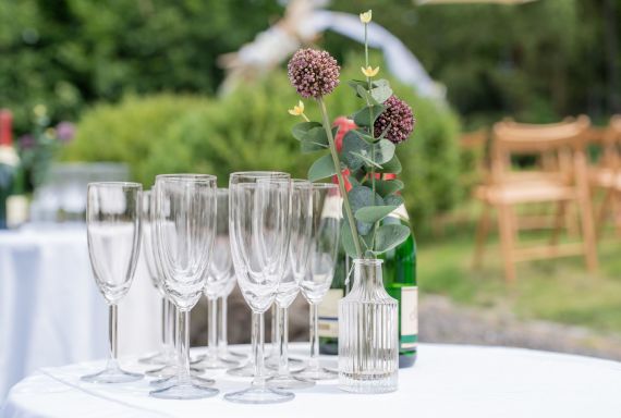 Klassische Hochzeit in den Tannen