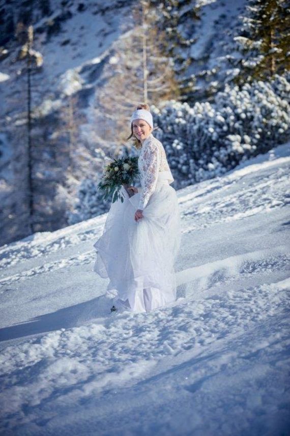 Winter-Weihnachtshochzeit in den Tiroler Bergen