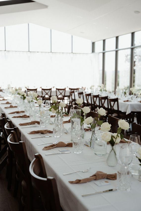 Sommerliche Gartenhochzeit im Garten der Geheimnisse