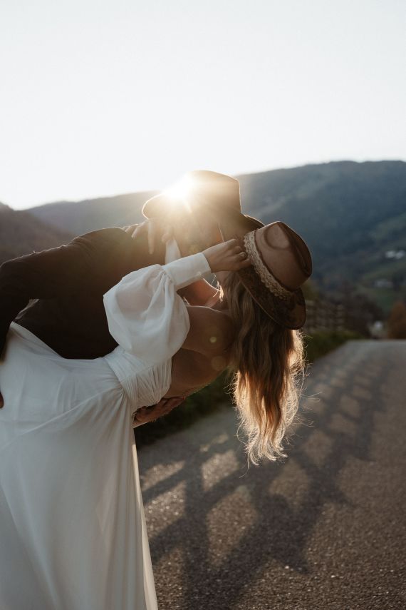 Western Hochzeit auf einem Pferdehof mit Haflingern in den Dolomiten, Italien