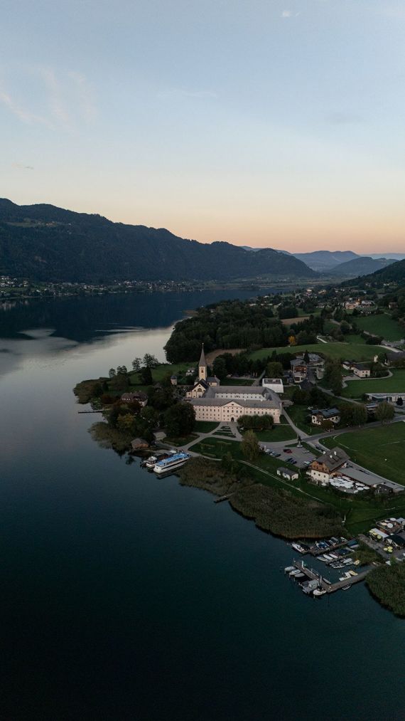 Internationale Hochzeit am Ossiacher See in der Stiftsschniede in Kärnten