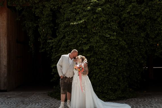 Bunte Sommerhochzeit im Oberbauergut