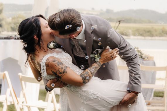 Hochzeitsfotografie in Ybbs an der Donau – Standesamtliche Trauung in der Donaulodge