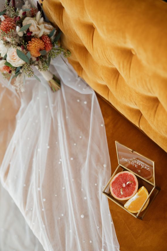 Herbstliches Farbkonzept mit sanften Boho-Elementen