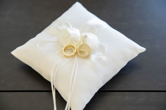 Hochzeit in altem Weingut in Tracht