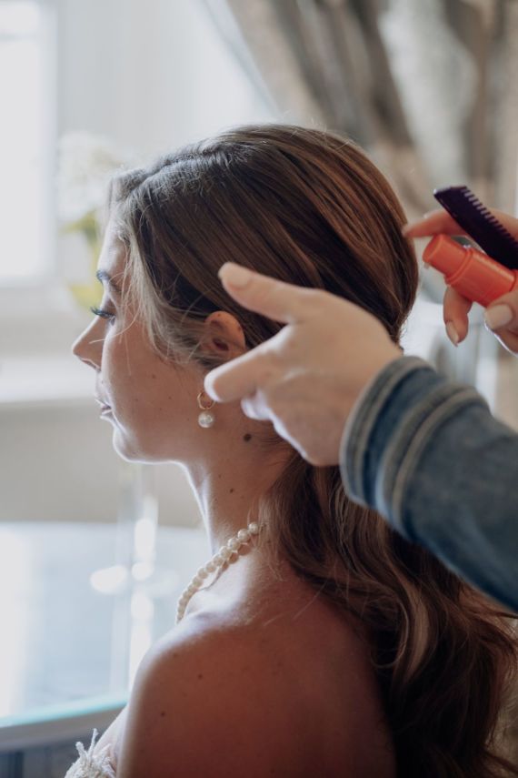 Bridal Styling Schloss Aumühle – Elegante Brautfrisur & Make-up