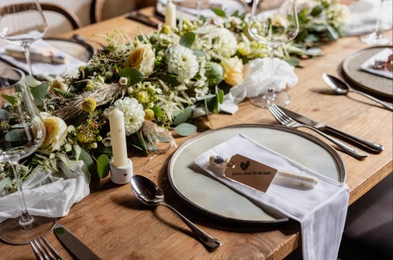Boho Hochzeit im schnuckeligen Heurigen-Stadl im Burgenland