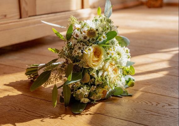 Boho Hochzeit im schnuckeligen Heurigen-Stadl im Burgenland