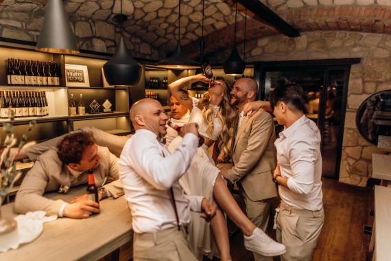 Bezaubernde, lebenslustige Boho-Hochzeit mit einem besonderen Glanz