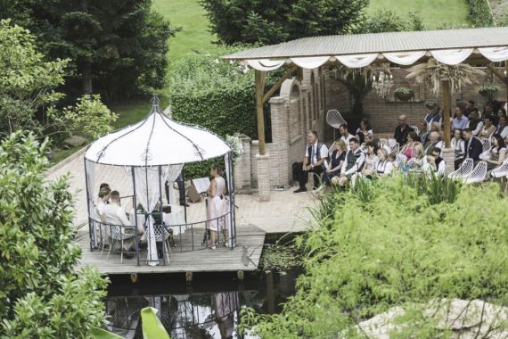 Sommerhochzeit in Tracht beim Weingut Kolleritsch