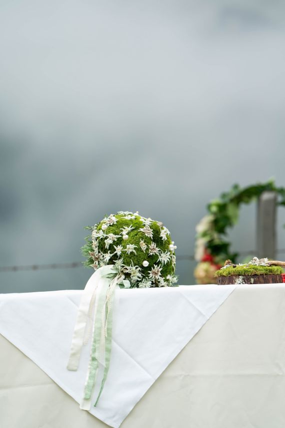 Tradition trifft Herzensmoment - Eine Hochzeit mit Blick in die Salzburger Bergwelt