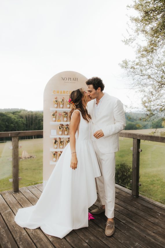 Farbenfrohe Outdoor-Hochzeit im Wienerwald
