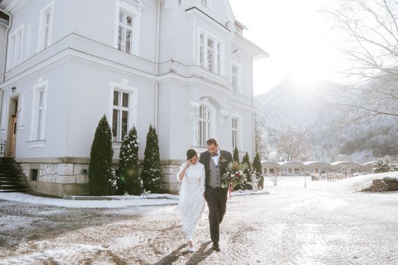 A Magical Winter Destination Wedding in the Snowy Austrian Alps