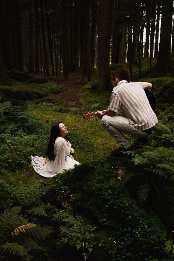 Celine & Michi – Verlobungsshooting im Zauberwald von Bayern
