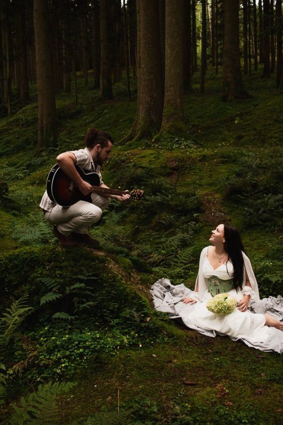 Celine & Michi – Verlobungsshooting im Zauberwald von Bayern