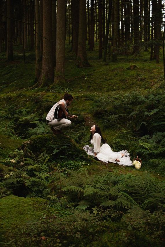 Celine & Michi – Verlobungsshooting im Zauberwald von Bayern