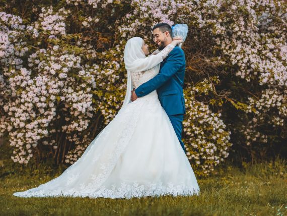 Liebe kennt keine Grenzen: Eine Geschichte zweier Hochzeiten