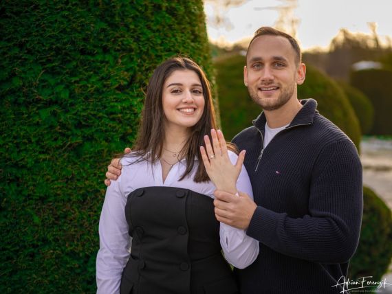 Romantische Verlobungsfotos im Schlossgarten Schönbrunn