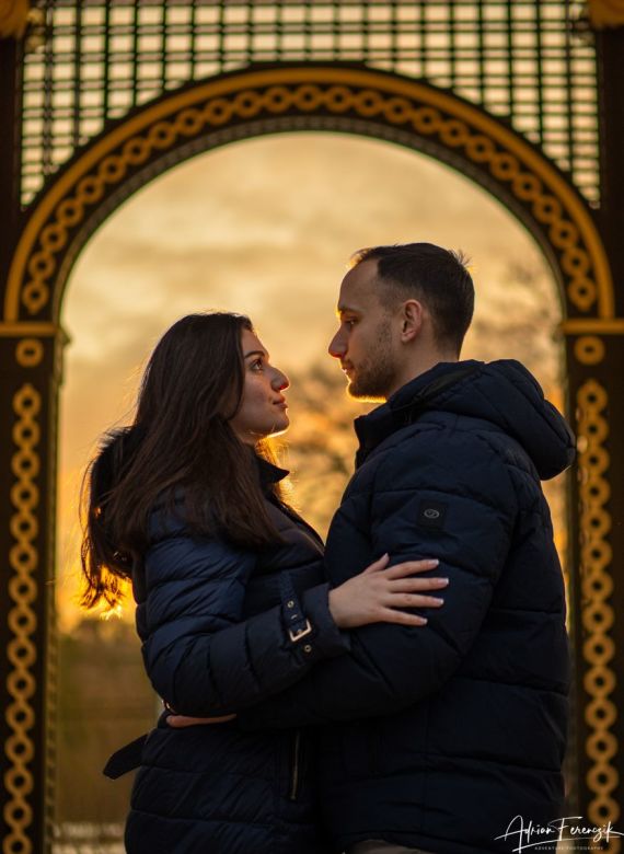 Romantische Verlobungsfotos im Schlossgarten Schönbrunn