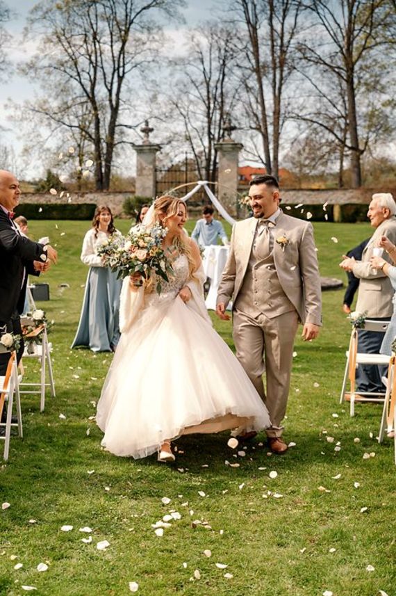 Lena und Ismar – eine Traumhochzeit auf Schloss Walpersdorf