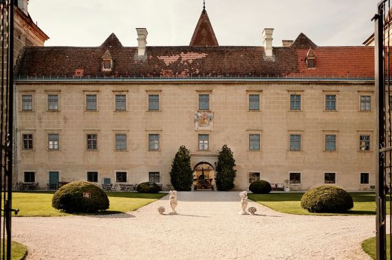 Lena und Ismar – eine Traumhochzeit auf Schloss Walpersdorf