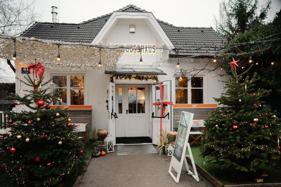 Winterhochzeit im Standesamt Korneuburg & Feier im Bootshaus – Janine & Ray