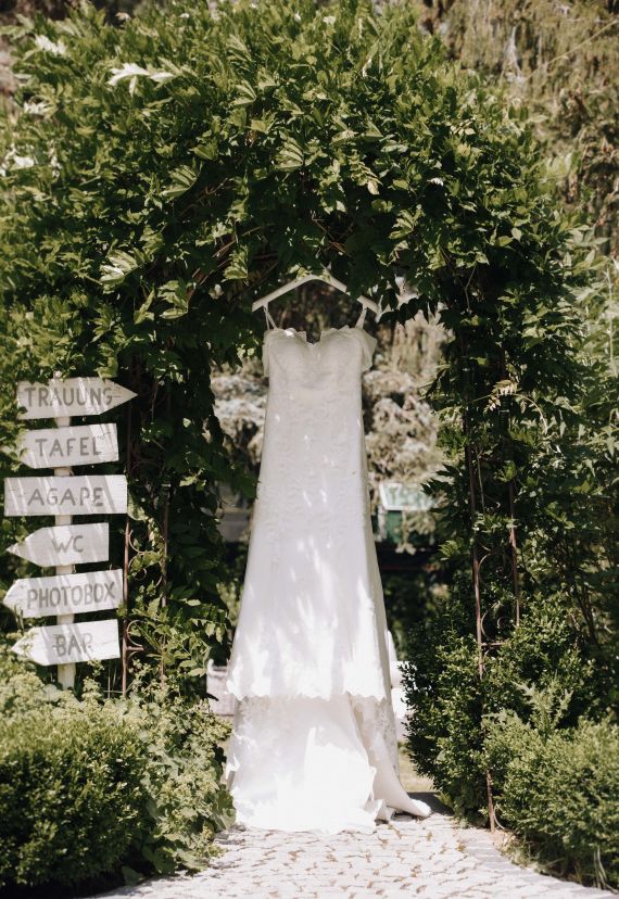 Märchenhafte Outdoor-Hochzeit unter der Krone von Gaaden in Niederösterreich