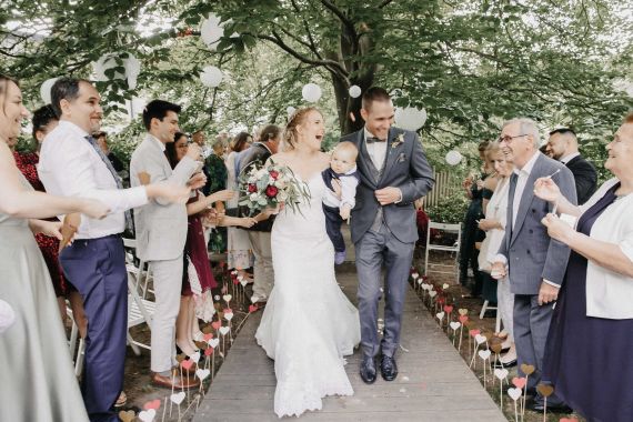 Märchenhafte Outdoor-Hochzeit unter der Krone von Gaaden in Niederösterreich