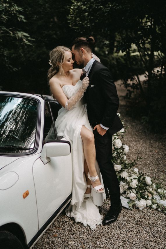 Vintage Styled Shooting mit Oldtimer in Meran – Elegante Hochzeitsinspiration aus Südtirol