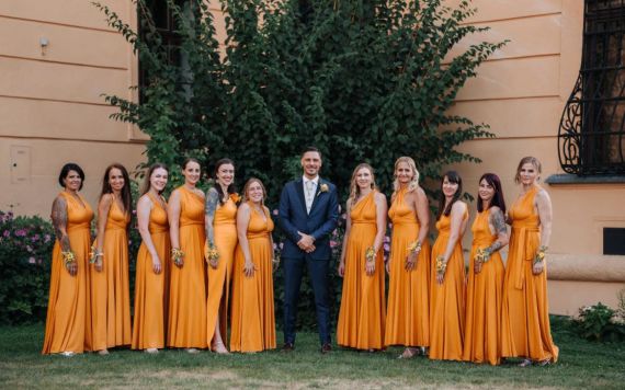 Sonnige Sonnenblumenhochzeit im Schloss Eckartsau in Niederösterreich 