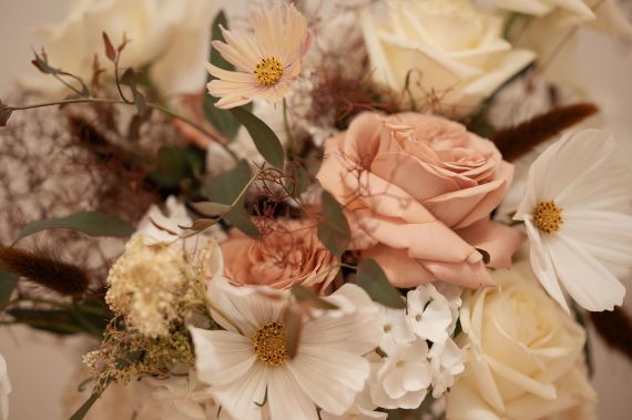 Moderne Hochzeit im Freien mit Weitblick in Niederösterreich