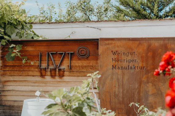 Emotionale Weingut Liszt Hochzeit im Burgenland 