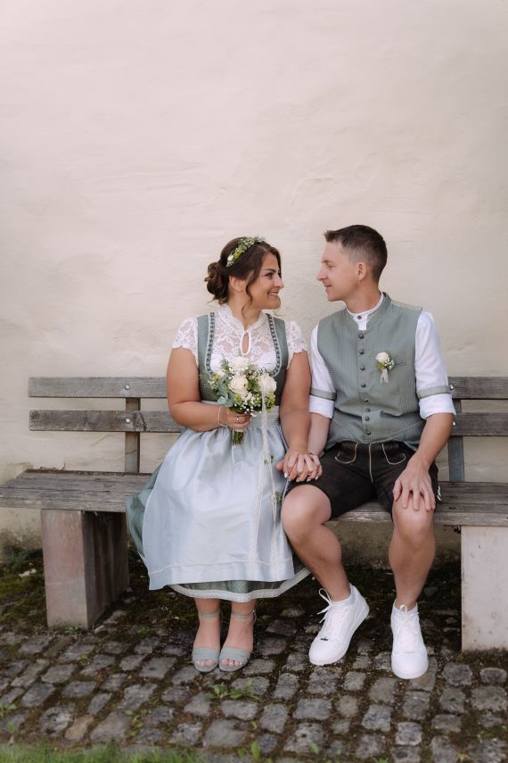 Moderne traditionelle Hochzeit in Bayern