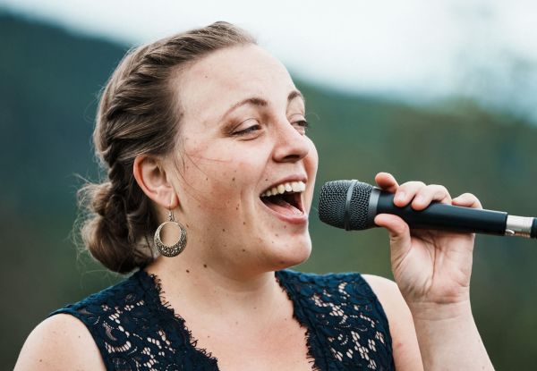 Melanie Fedl - Hochzeitssängerin Melanie Fedl - Hochzeitssängerin