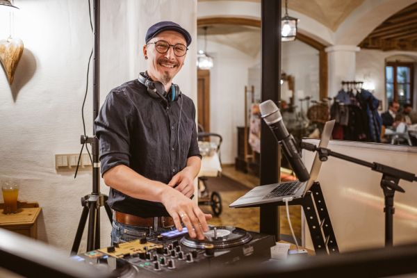 Hochzeits-DJ All-In-Paket Hochzeits-DJ All-In-Paket